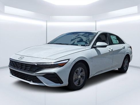 New 2026 Hyundai Elantra SE FWD image 7