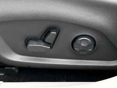 Used 2018 Jeep Compass Latitude w/ Popular Equipment Group image 22