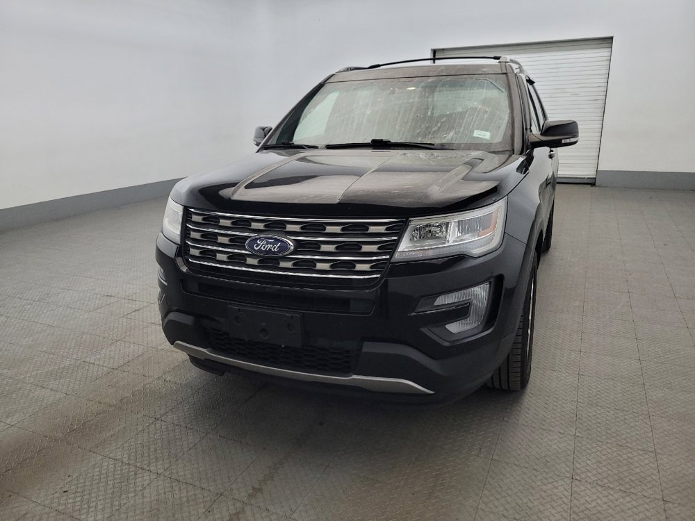 Used 2017 Ford Explorer XLT w/ Equipment Group 202A AWD/4WD image 15