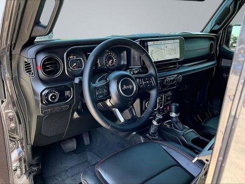 Certified 2025 Jeep Wrangler Unlimited Rubicon w/ Convenience Group AWD/4WD image 4