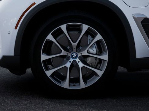 Used 2025 BMW X5 xDrive50e image 37