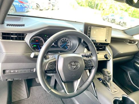 Used 2022 Toyota Venza XLE AWD/4WD image 14