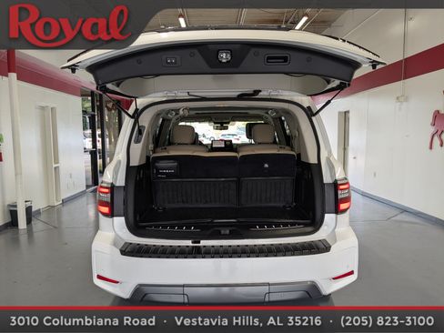 Used 2022 Nissan Armada Platinum w/ Captain's Chairs Package RWD image 13