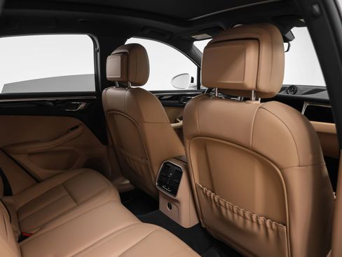 Certified 2023 Porsche Macan AWD/4WD image 23