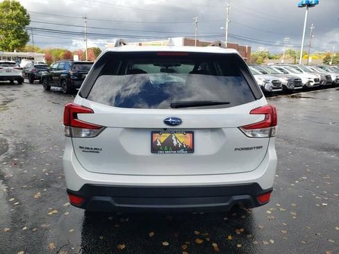 Used 2023 Subaru Forester Premium image 4