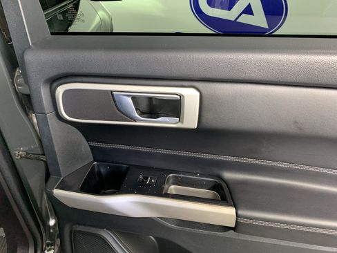Used 2022 Ford Explorer XLT RWD image 38