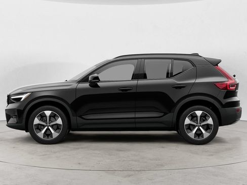 Used 2023 Volvo XC40 B5 Plus w/ Driver Assist Package AWD/4WD image 4