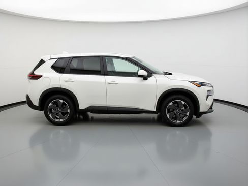 Used 2025 Nissan Rogue SV FWD image 11