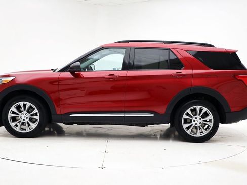 Used 2024 Ford Explorer XLT w/ Equipment Group 202A AWD/4WD image 5
