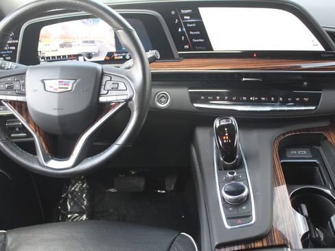 Used 2021 Cadillac Escalade ESV Premium Luxury w/ Driver Assist Tech Package AWD/4WD image 4