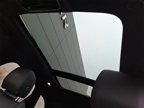 Used 2024 Land Rover Range Rover Velar Dynamic SE image 14