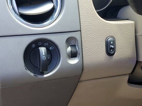 Used 2004 Ford F150 Lariat AWD/4WD image 9