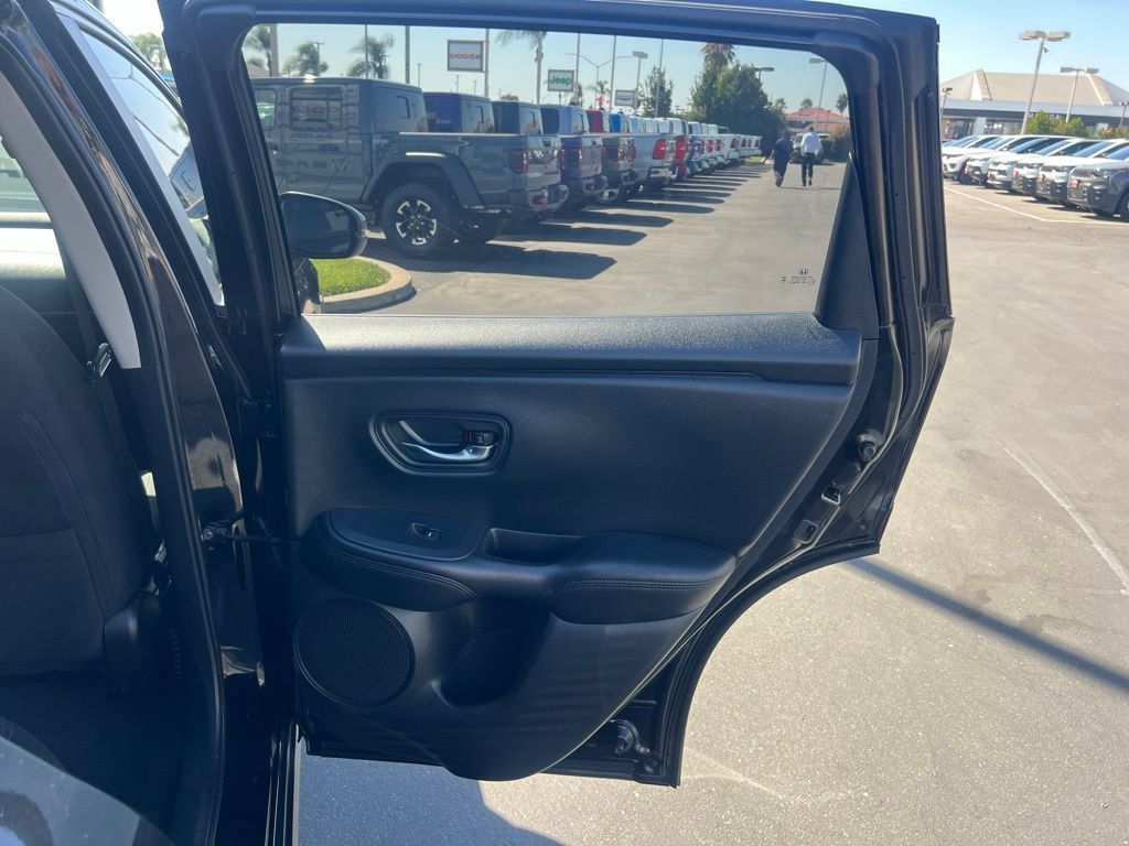 Used 2025 Honda HR-V LX image 34