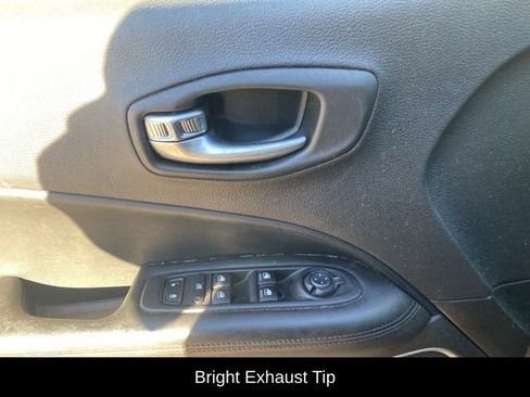 Used 2019 Jeep Compass Altitude image 14