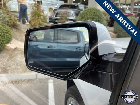 Used 2020 GMC Yukon SLT w/ Premium Edition image 8