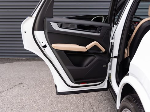 Certified 2026 Porsche Cayenne Coupe AWD/4WD image 26