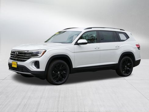 New 2026 Volkswagen Atlas SE image 2