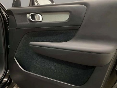 Used 2025 Volvo XC40 B5 Core image 83