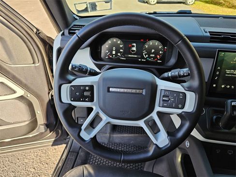 Used 2024 Land Rover Defender 110 SE image 10