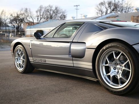 Used 2006 Ford GT image 12