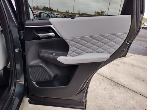 New 2025 Mitsubishi Outlander SEL image 33