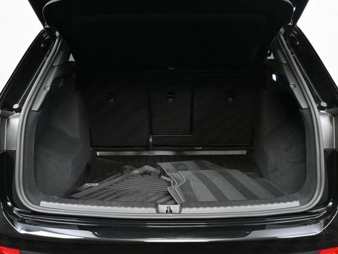 Used 2024 Audi Q4 e-tron Premium image 28