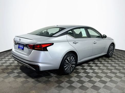 Used 2025 Nissan Altima 2.5 SV FWD image 7