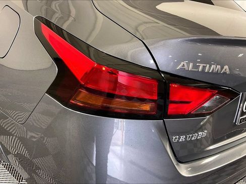 Used 2025 Nissan Altima 2.5 SR AWD/4WD image 40