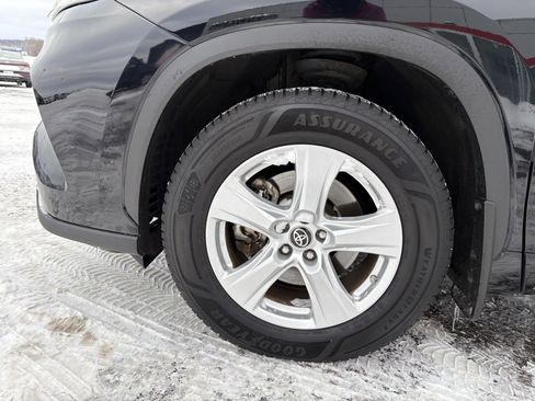 Certified 2023 Toyota Highlander LE image 9