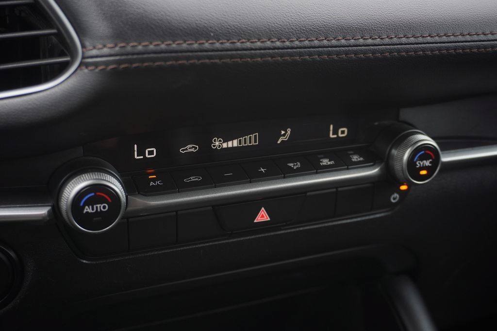 Used 2024 MAZDA MAZDA3 s FWD image 18