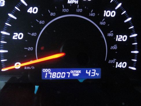 Used 2011 Toyota Camry image 12