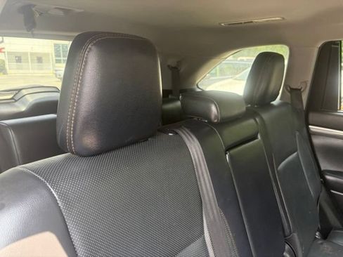 Used 2019 Toyota Highlander Limited AWD/4WD image 26
