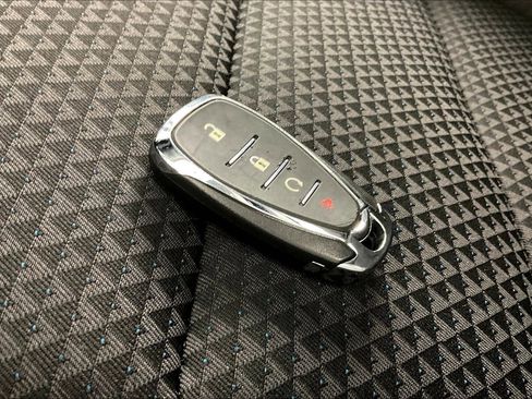 Used 2022 Chevrolet Bolt LT FWD image 32