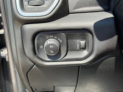 Used 2025 RAM 2500 Big Horn AWD/4WD image 18