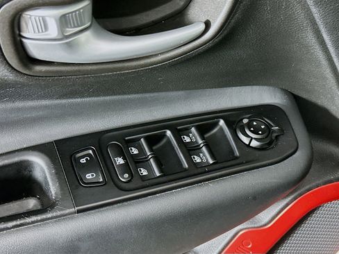 Used 2023 Jeep Renegade Trailhawk image 15