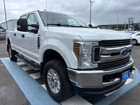Used 2019 Ford F350 XLT w/ Camper Package AWD/4WD image 8