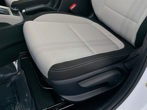 Certified 2024 Hyundai Venue SEL image 20