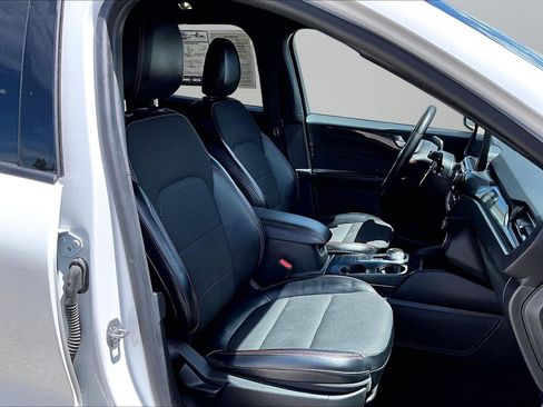 Used 2023 Ford Escape ST-Line AWD/4WD image 7
