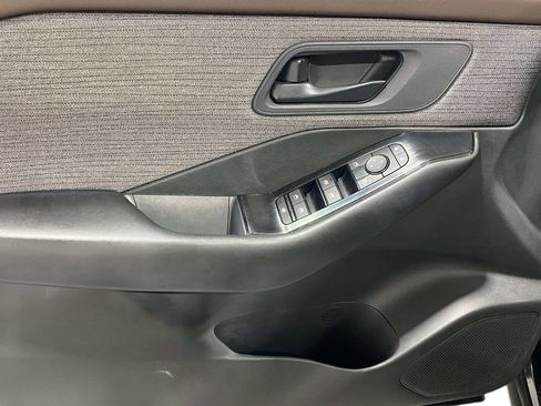 Used 2023 Nissan Rogue S AWD/4WD image 19