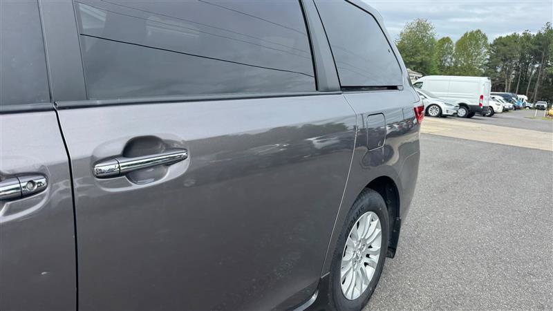 Used 2017 Toyota Sienna XLE w/ XLE Navigation Package FWD image 16