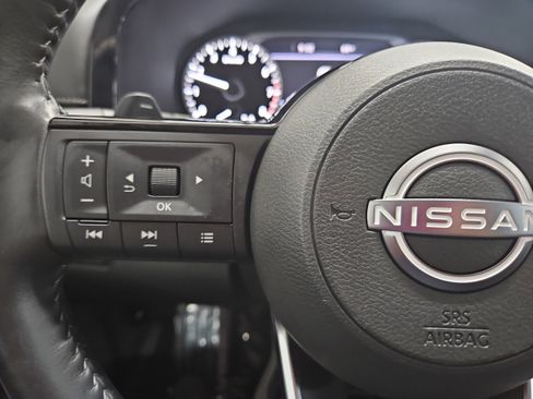 Used 2023 Nissan Pathfinder SL AWD/4WD image 16