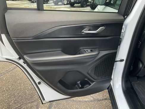 Used 2025 Jeep Grand Cherokee Laredo X image 19