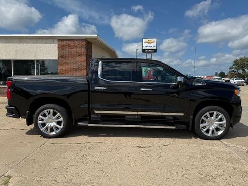 Used 2023 Chevrolet Silverado 1500 High Country w/ Technology Package image 2