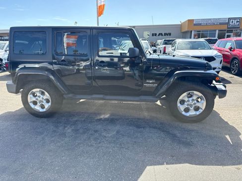 Used 2014 Jeep Wrangler Unlimited Sahara w/ Max Tow Package AWD/4WD image 10