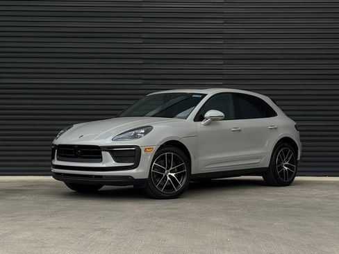 Certified 2025 Porsche Macan image 1