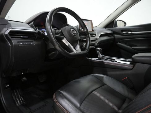 Used 2024 Nissan Altima 2.5 SR FWD image 10