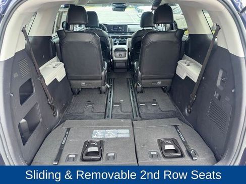 Used 2024 Kia Carnival LX FWD image 7
