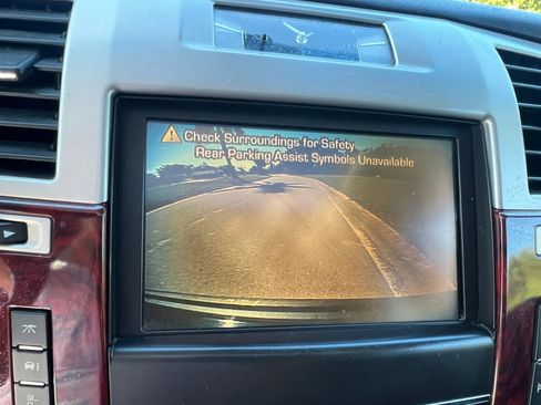 Used 2011 Cadillac Escalade ESV Premium image 40