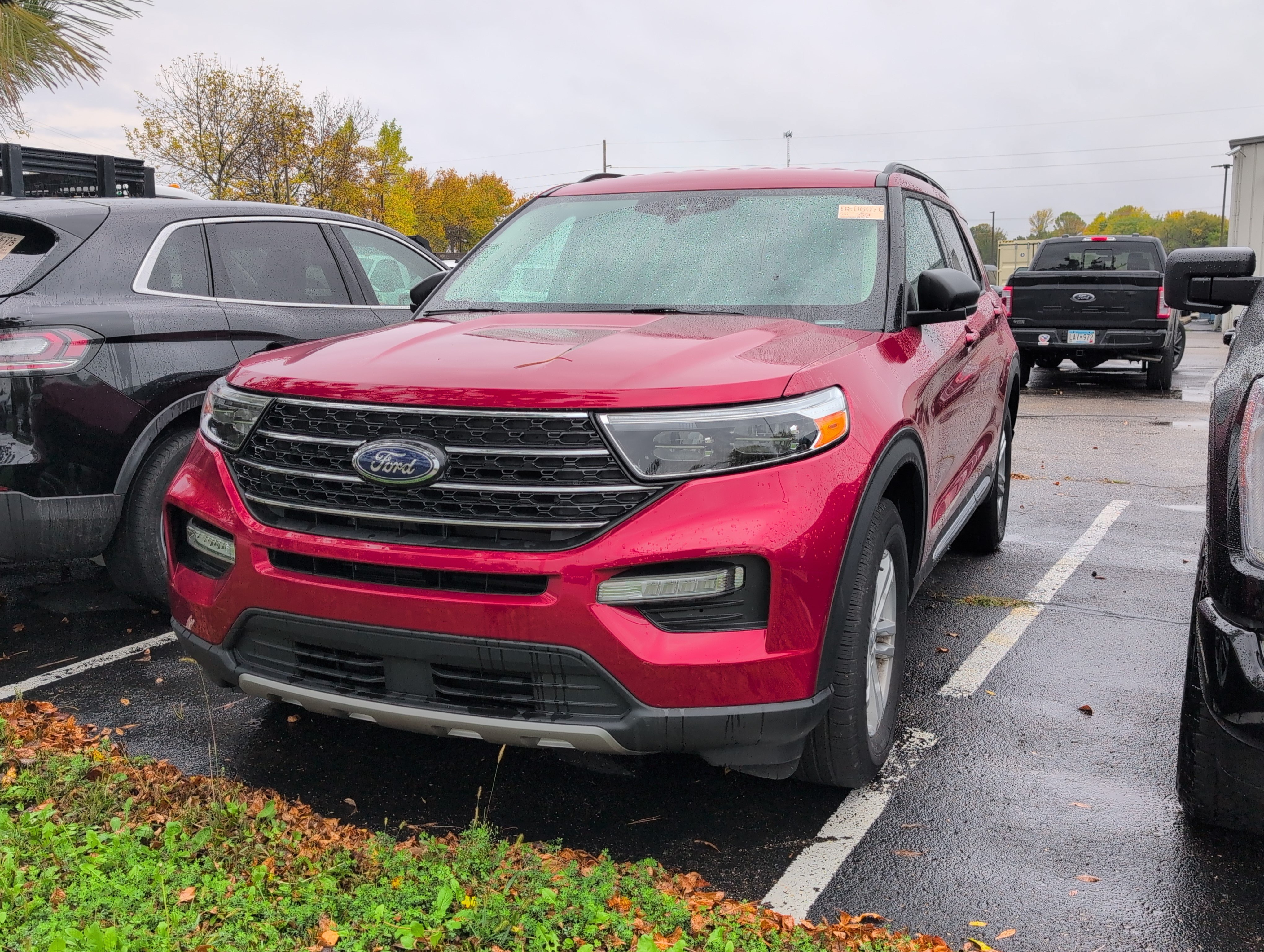 Used 2024 Ford Explorer XLT w/ Equipment Group 202A AWD/4WD image 2