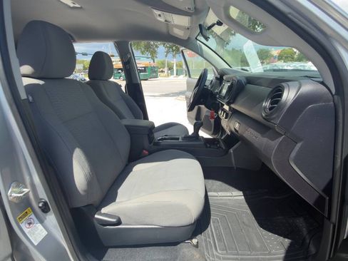 Used 2017 Toyota Tacoma SR w/ SR Convenience Package RWD image 10